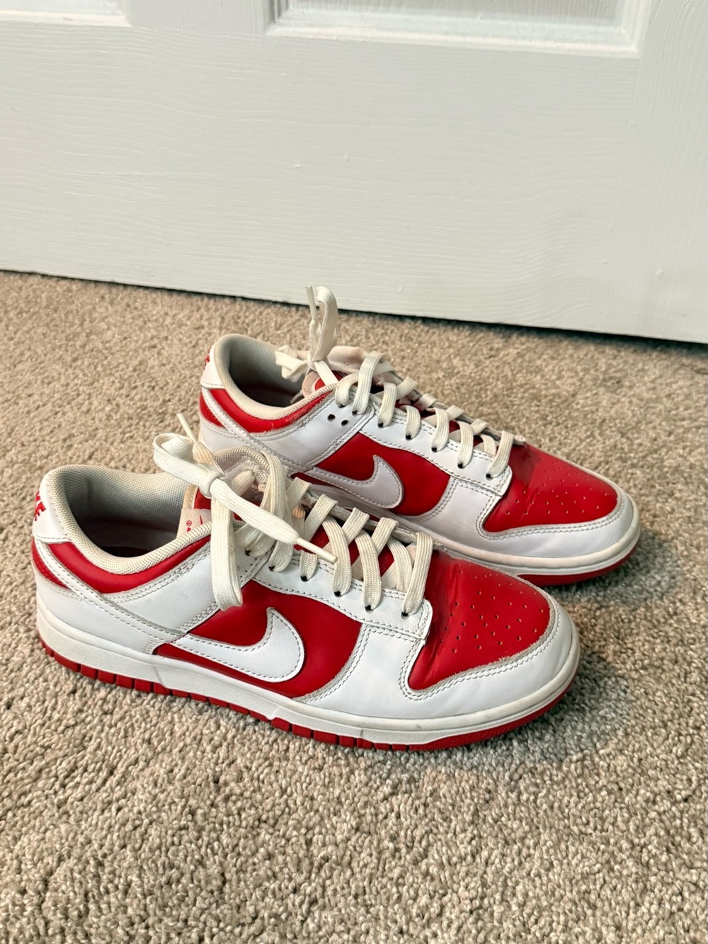 Nike Low-Top Sneakers in White and Red